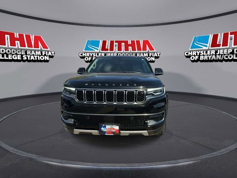 Used 2022 Jeep Wagoneer Series II AWD/4WD image 3