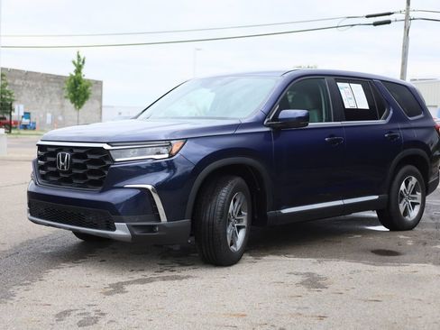 Used 2025 Honda Pilot EX-L image 3