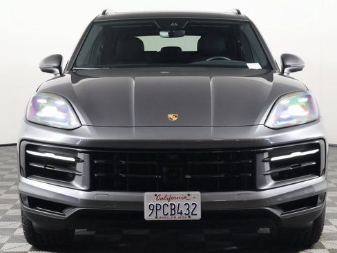 Used 2025 Porsche Cayenne AWD/4WD image 2