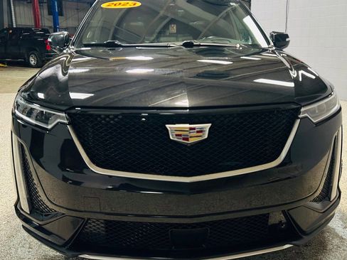 Used 2023 Cadillac XT6 Sport w/ Platinum Package image 2