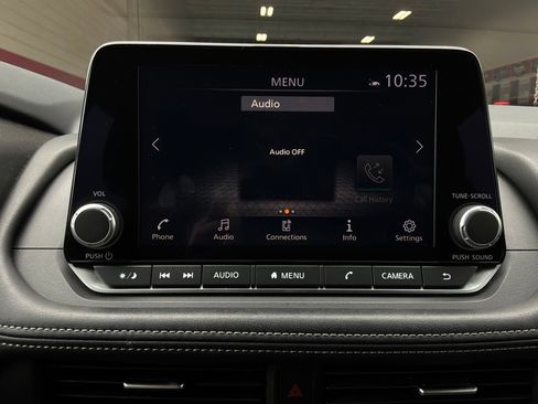Used 2025 Nissan Rogue SV FWD image 32