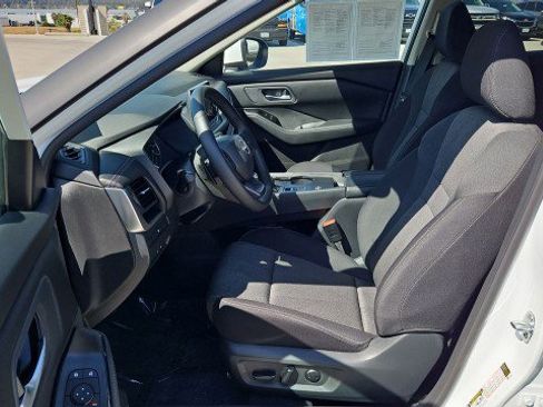 Used 2025 Nissan Rogue SV FWD image 18