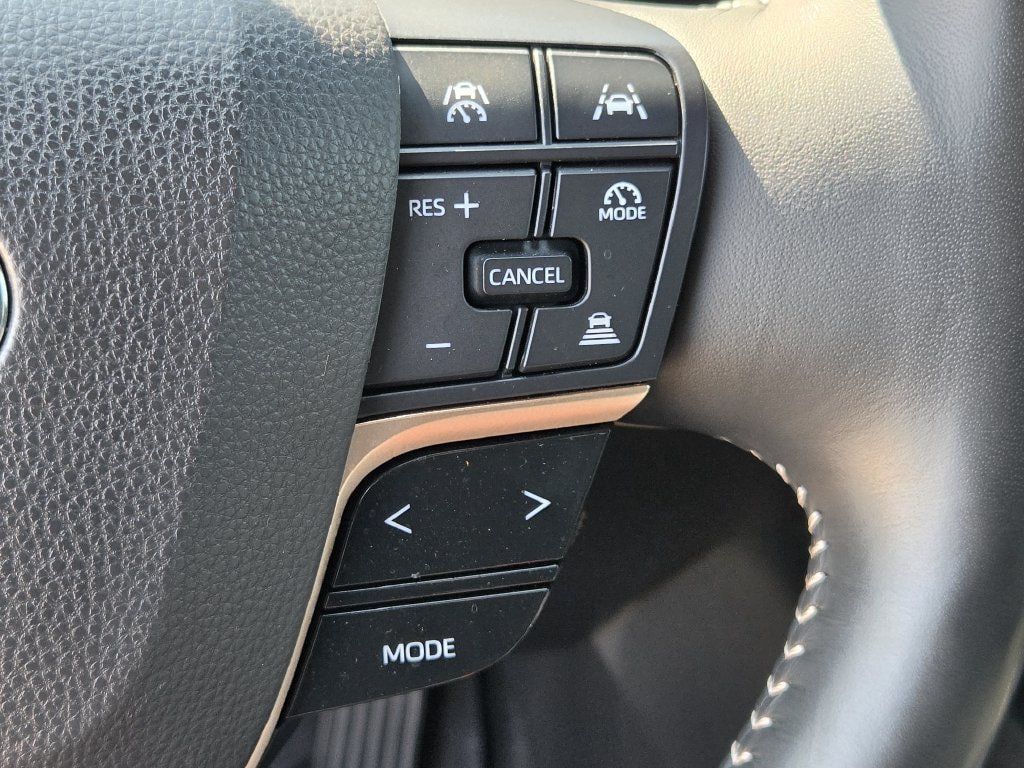 Used 2024 Toyota Crown Platinum AWD/4WD image 23