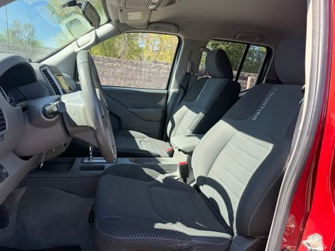 Used 2018 Nissan Frontier Desert Runner RWD image 12