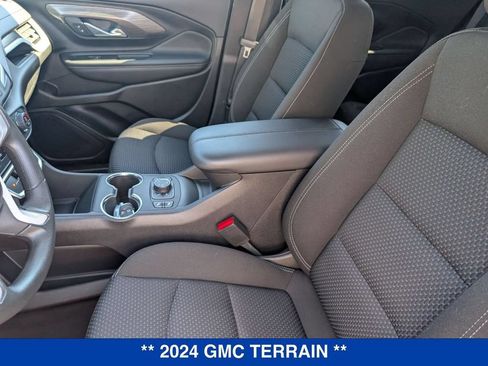 Used 2024 GMC Terrain SLE w/ Driver Convenience Package AWD/4WD image 14