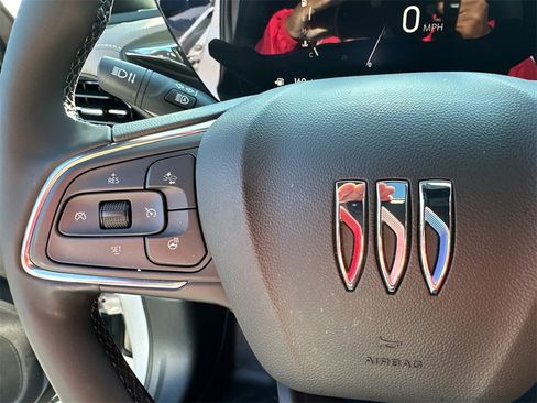Used 2025 Buick Envista Avenir image 25
