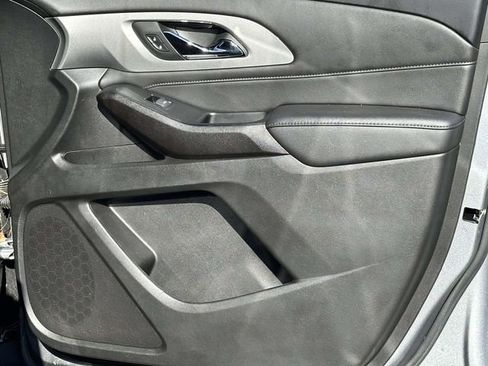 Used 2023 Chevrolet Traverse LT image 26