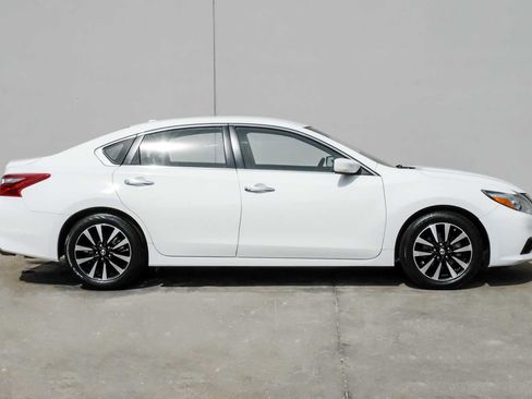 Used 2018 Nissan Altima 2.5 SV image 7