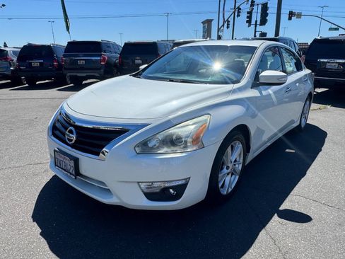 Used 2015 Nissan Altima 2.5 SV w/ Convenience Package FWD image 4