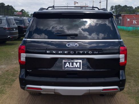 Used 2024 Ford Expedition XLT AWD/4WD image 6