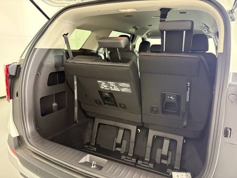 New 2026 Kia Carnival FWD image 18