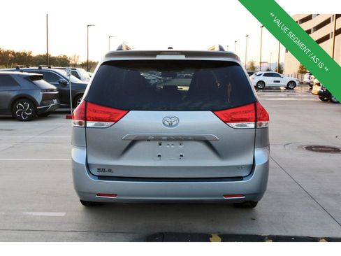 Used 2011 Toyota Sienna LE image 7