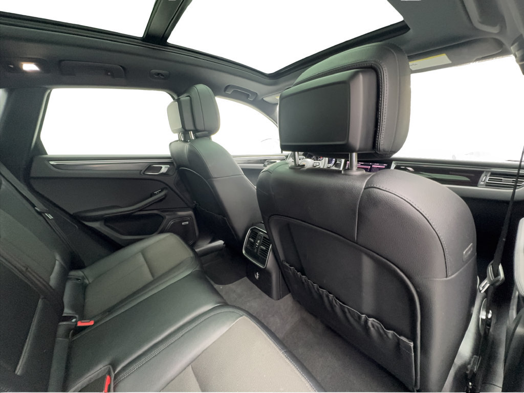 Used 2022 Porsche Macan AWD/4WD image 30