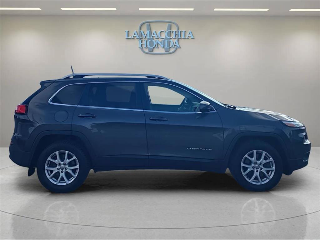 Used 2018 Jeep Cherokee Latitude Plus AWD/4WD image 6