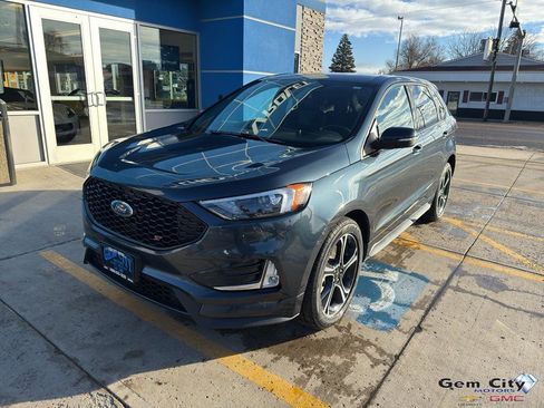 Used 2023 Ford Edge ST image 2