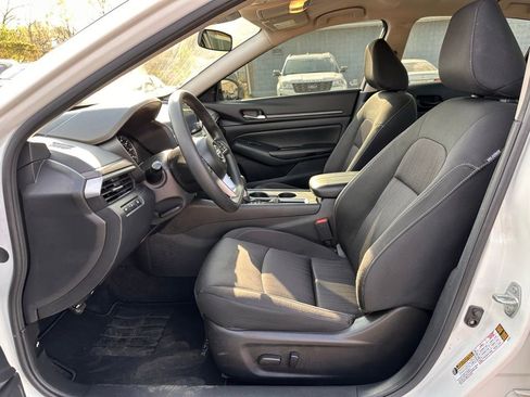Used 2025 Nissan Altima 2.5 SV image 11