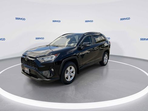 Used 2021 Toyota RAV4 XLE w/ Convenience Package FWD image 4