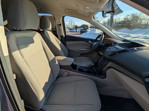 Used 2017 Ford Escape SE image 12
