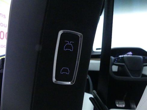 Used 2022 Tesla Model X AWD/4WD image 25