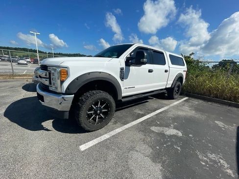 Used 2017 Ford F250 XLT AWD/4WD image 2