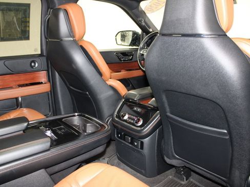 Used 2020 Lincoln Navigator Reserve image 34