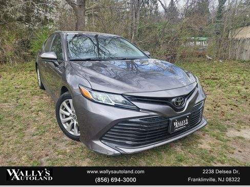 Used 2019 Toyota Camry LE image 1