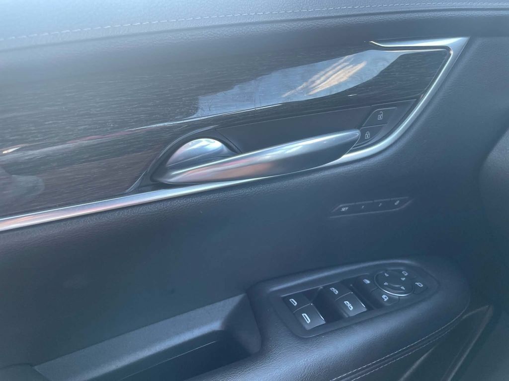 Used 2022 Cadillac XT5 Premium Luxury FWD image 13