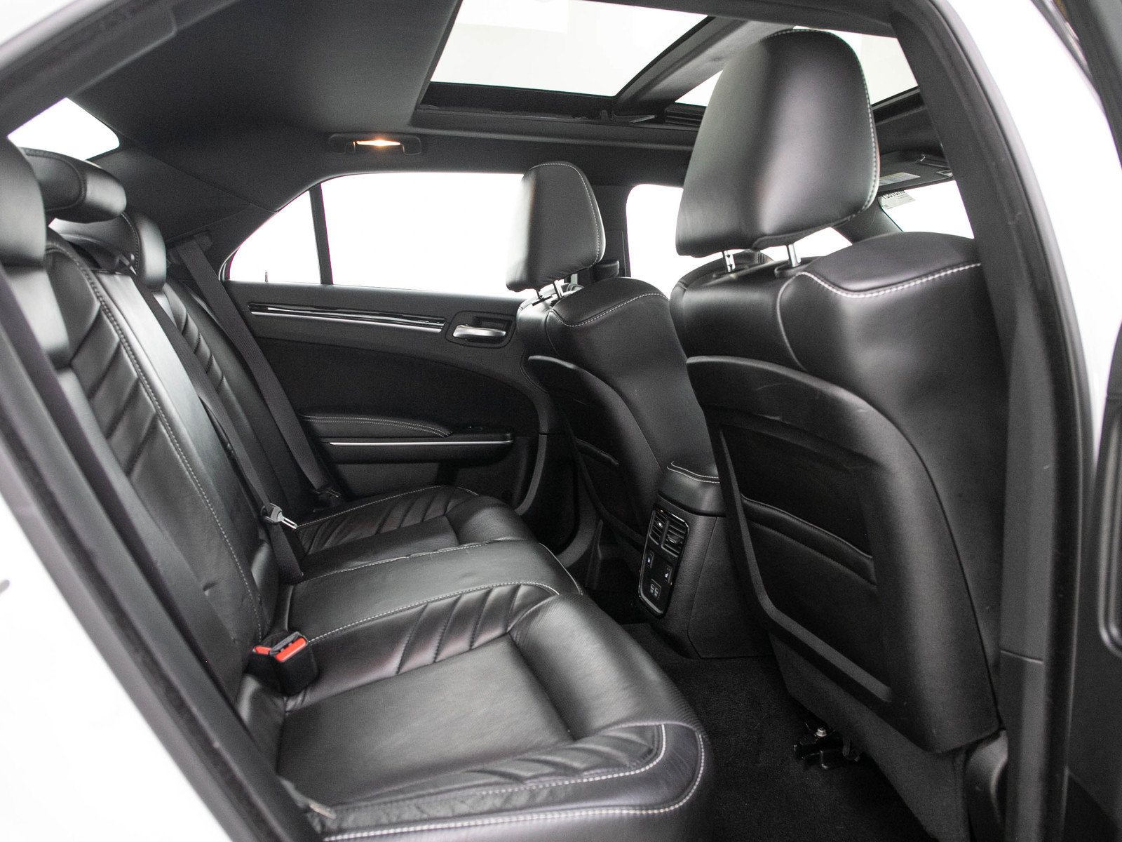 Used 2023 Chrysler 300 C RWD image 12