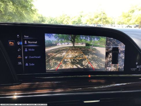 Used 2021 Cadillac Escalade Premium Luxury AWD/4WD image 15