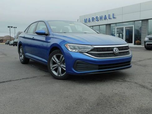 Used 2024 Volkswagen Jetta SE FWD image 2