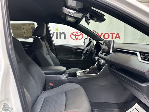Used 2025 Toyota RAV4 SE image 9