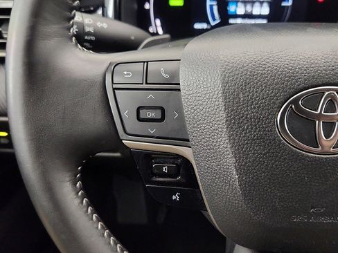 Used 2025 Toyota Camry SE w/ Convenience Package image 17