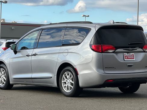 Used 2020 Chrysler Pacifica Limited image 7