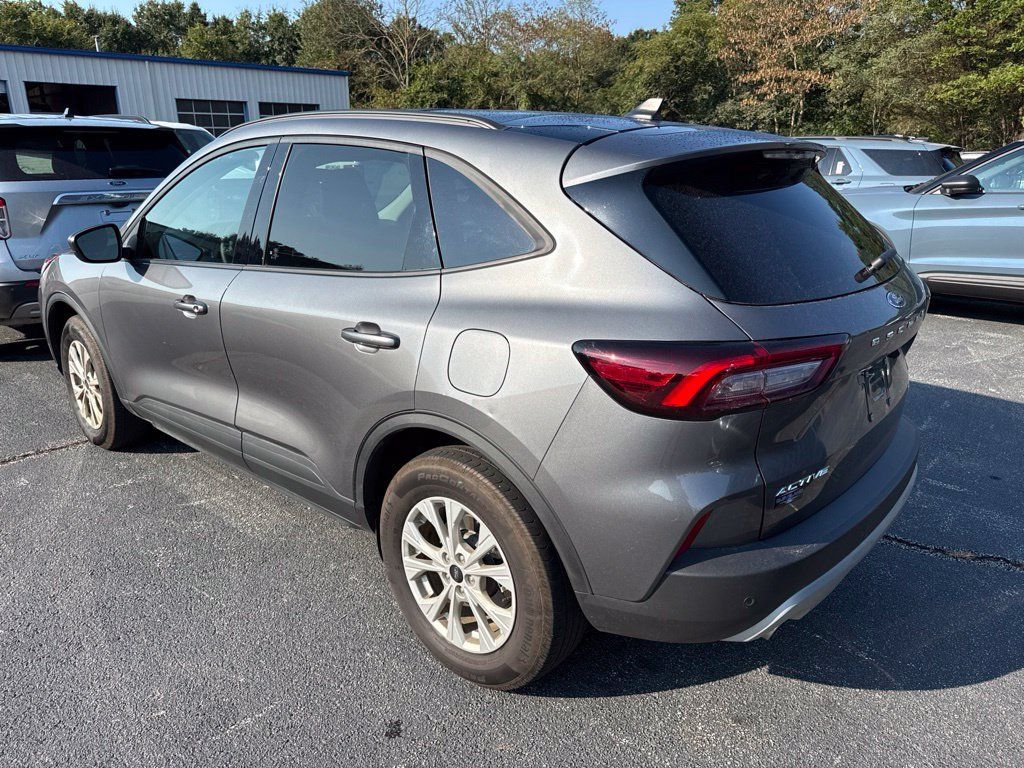 Used 2025 Ford Escape Active w/ Active Premium Tech Pack AWD/4WD image 4