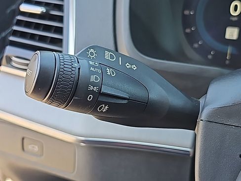 Used 2023 Volvo XC90 B5 Core image 21