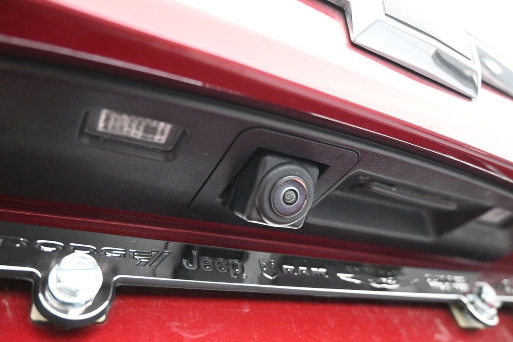 Used 2025 Chevrolet Trax RS w/ Sunroof Package FWD image 34