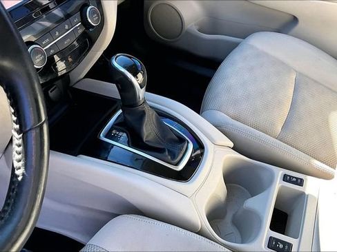 Used 2017 Nissan Rogue Sport SV w/ SV Premium Package image 13