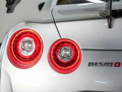 Used 2018 Nissan GT-R NISMO AWD/4WD image 20