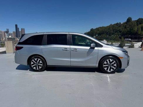 Certified 2026 Honda Odyssey EX-L image 3
