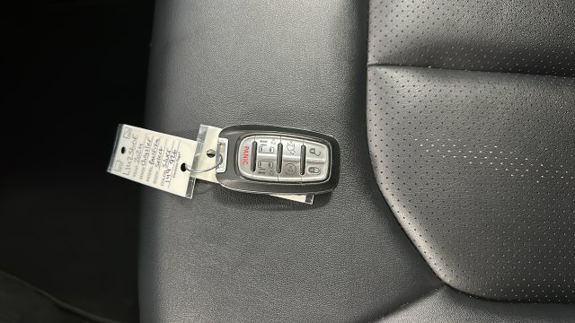 Used 2024 Chrysler Pacifica Limited FWD image 9