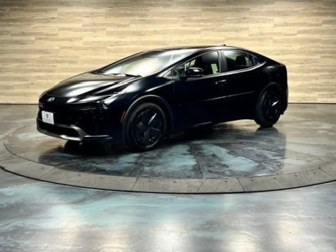 Used 2025 Toyota Prius Plug-In Hybrid FWD image 5