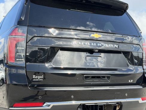 Certified 2025 Chevrolet Suburban LT AWD/4WD image 10