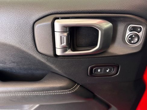 Used 2019 Jeep Wrangler Unlimited Sahara AWD/4WD image 11