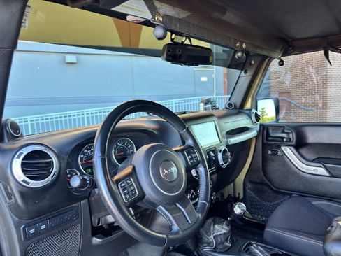 Used 2013 Jeep Wrangler Unlimited Rubicon w/ Connectivity Group image 27