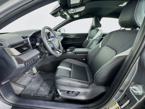 Used 2025 Toyota Camry SE image 15