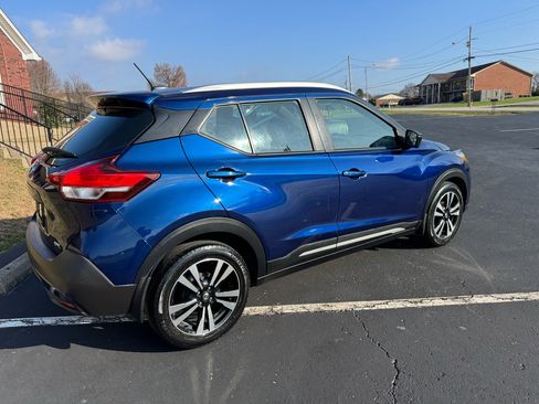 Used 2019 Nissan Kicks SR image 10