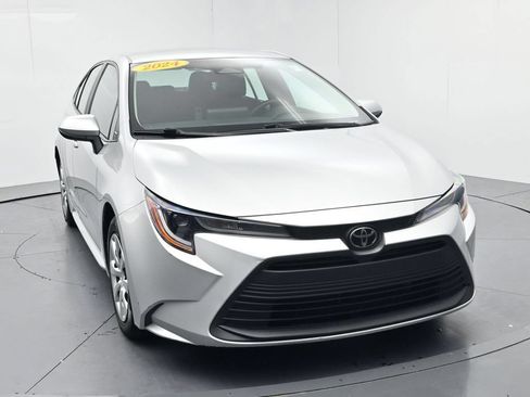 Used 2024 Toyota Corolla LE FWD image 2