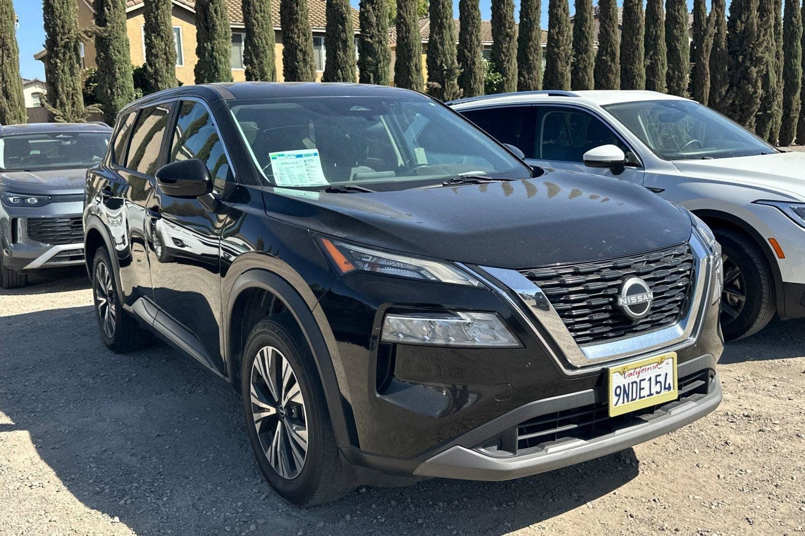 Used 2022 Nissan Rogue SV FWD image 2