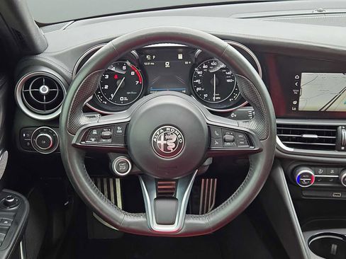 Used 2022 Alfa Romeo Giulia Veloce RWD image 22