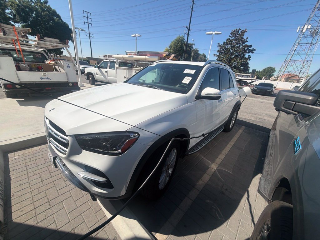 Used 2025 Mercedes-Benz GLE 450e 4MATIC w/ Driver Assistance Package image 2